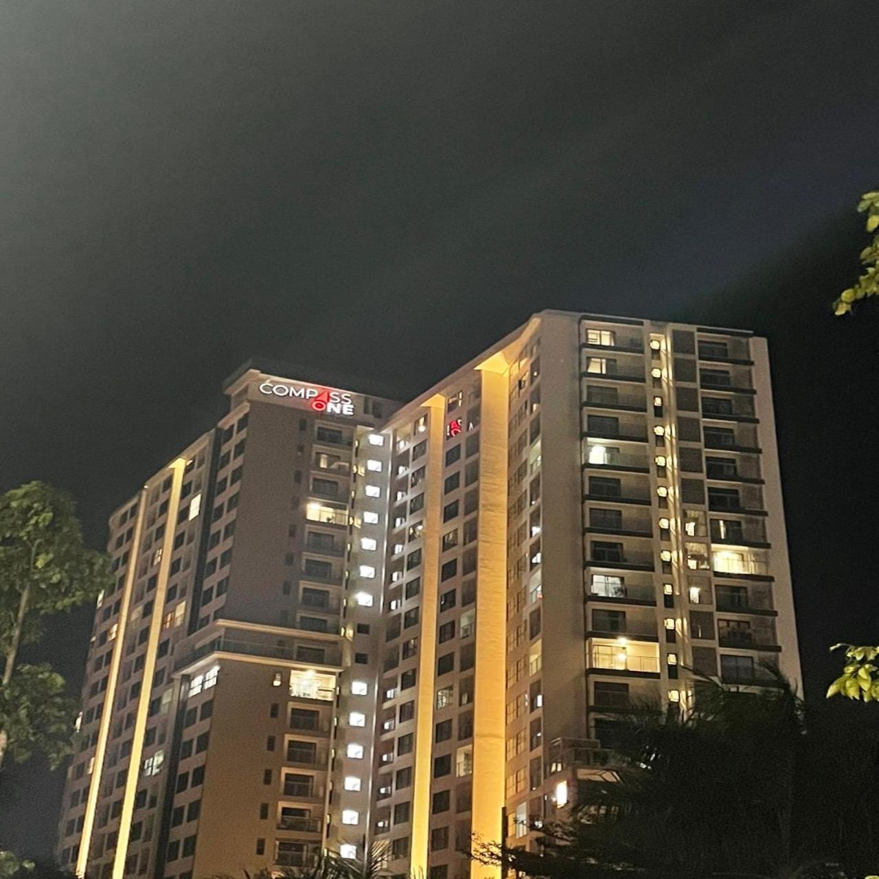 Compass One Building - Luxury Apartments Ap Phu Tho Exterior foto